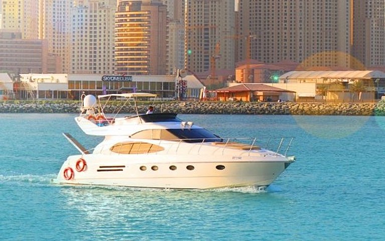 Boat charter in Dubai: Book your boat tour in Dubai now